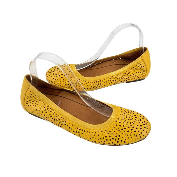 Vionic Spark Robyn Mustard Yellow Perforated Leather Comfort Flats Shoes - Picture 1 of 11